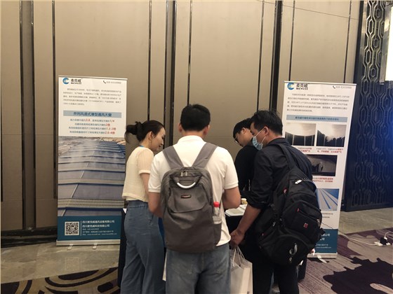 welcome海洋之神展会现场为参会人员讲解3