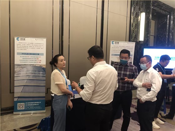 welcome海洋之神展会现场为参会人员讲解